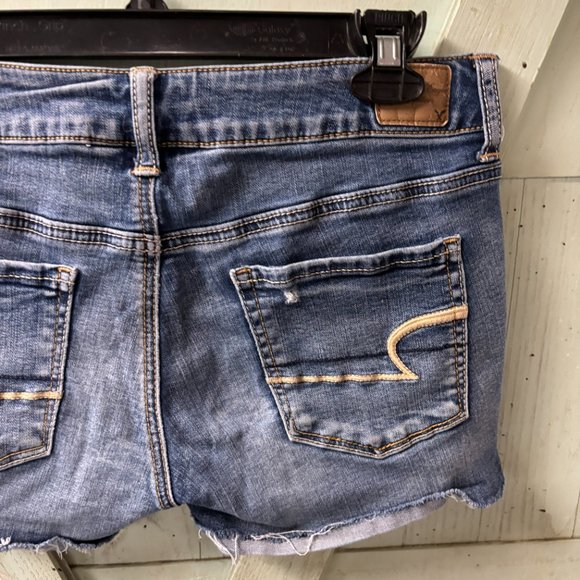 American Eagle Super Stretch Cutoff Shorts Size 6 - Picture 9 of 15